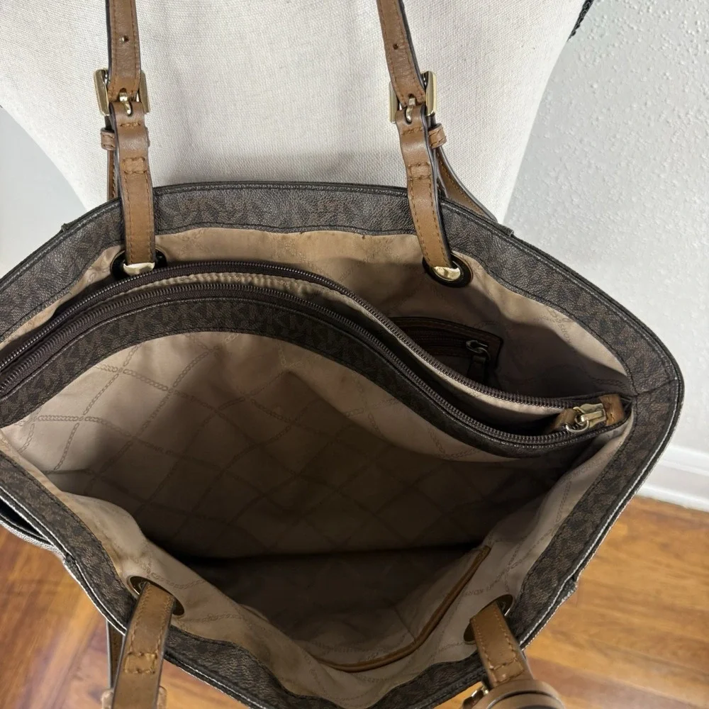 Michael Kors Jet Set Item Large East/West Top Zip Tote Iconic Brown Monogram